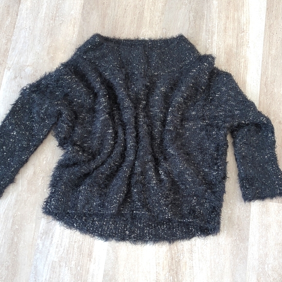 FINAL SALE 🌿EXPRESS FUZZY CROP SWEATER🌿 - Picture 2 of 4